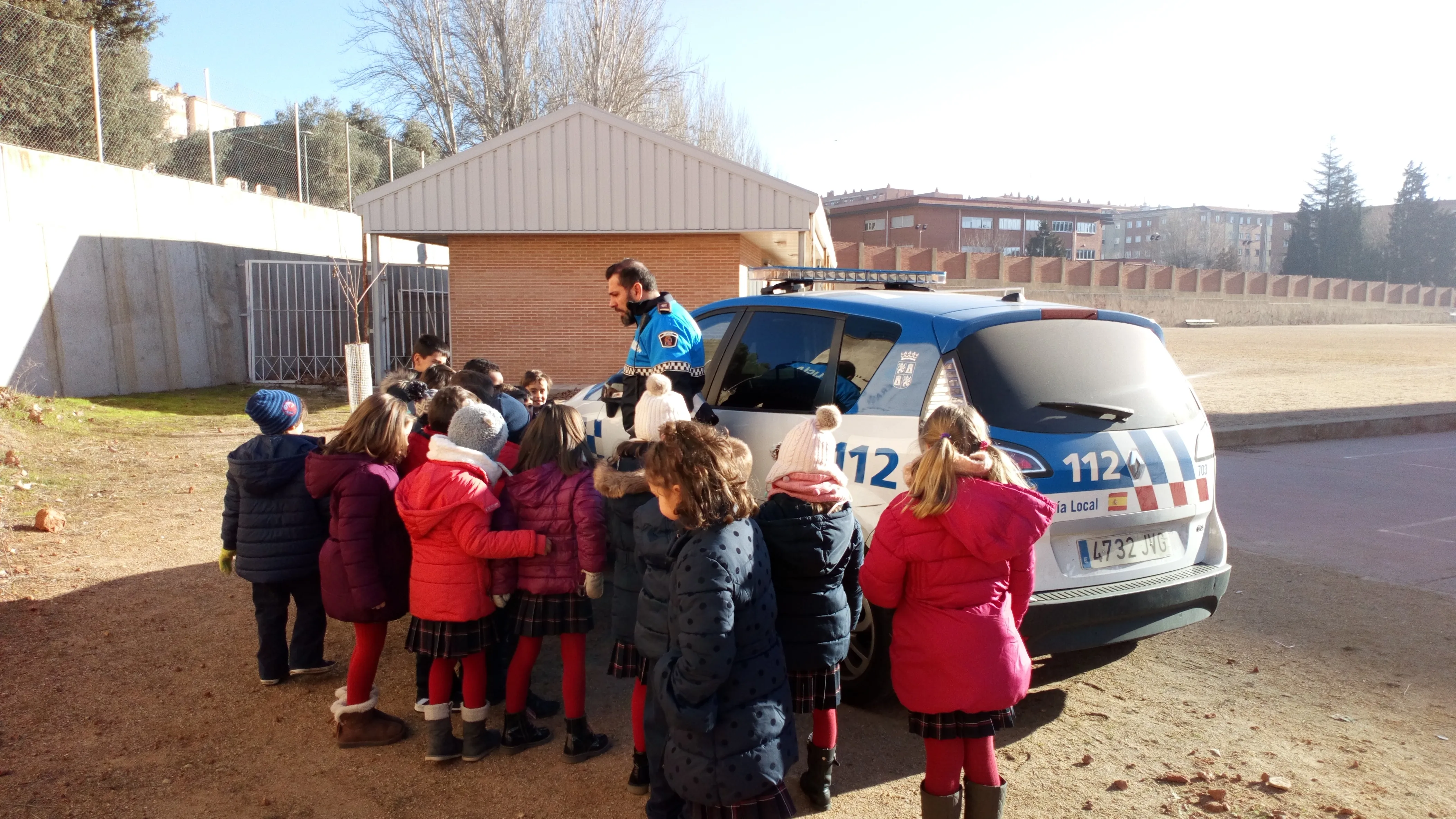 Foto 2 - La Polic&iacute;a Local visita a los alumnos de primaria del colegio Padres Trinitarios    &nbsp;  