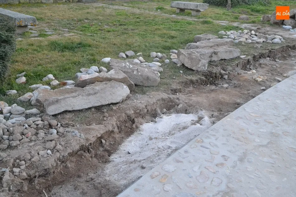 Foto 10 - Comienza la sustituci&oacute;n de las baldosas mal puestas en la b&oacute;veda de la R&uacute;a del Sol  