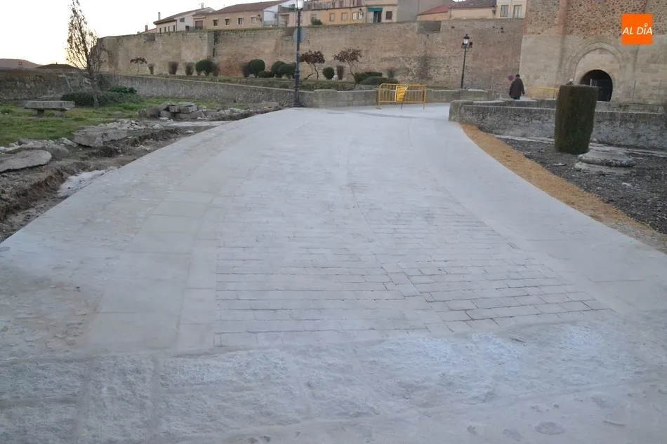 Foto 11 - Comienza la sustituci&oacute;n de las baldosas mal puestas en la b&oacute;veda de la R&uacute;a del Sol  