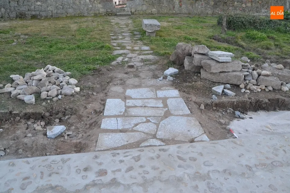 Foto 9 - Comienza la sustituci&oacute;n de las baldosas mal puestas en la b&oacute;veda de la R&uacute;a del Sol  