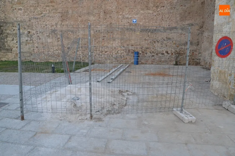 Foto 5 - Comienza la sustituci&oacute;n de las baldosas mal puestas en la b&oacute;veda de la R&uacute;a del Sol  