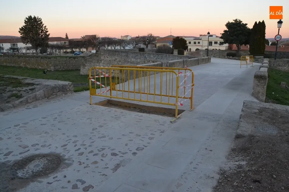 Foto 3 - Comienza la sustituci&oacute;n de las baldosas mal puestas en la b&oacute;veda de la R&uacute;a del Sol  