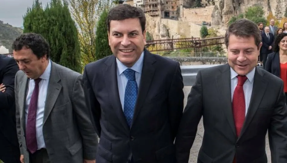 El consejero de Empleo, Carlos Fernández Carriedo, en el centro