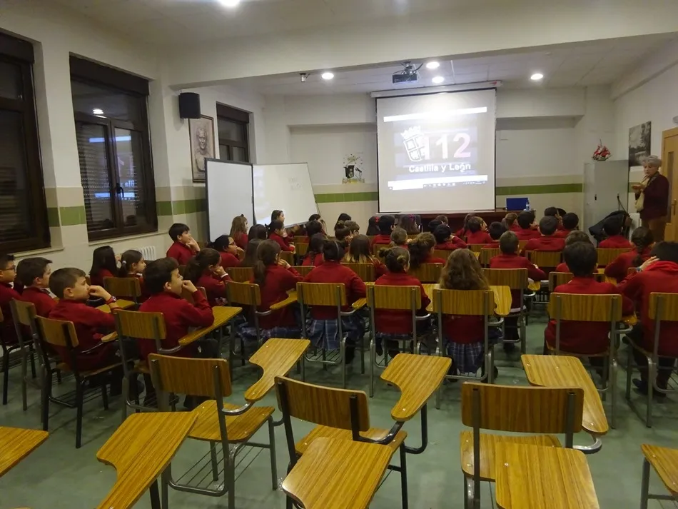 Foto 2 - El colegio San Juan Bosco promueve charlas sobre el Servicio de Emergencias 112