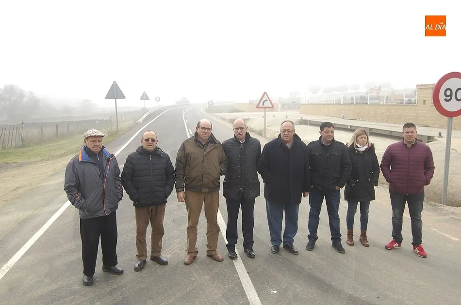 Foto 2 - Renovada la carretera de acceso a Gallegos, que viene &ldquo;con un pan debajo del brazo&rdquo;  