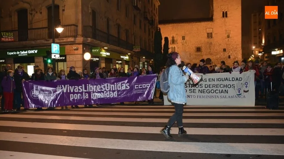 Foto 4 - Salamanca se suma a la marea violeta: Ni un paso atr&aacute;s en igualdad