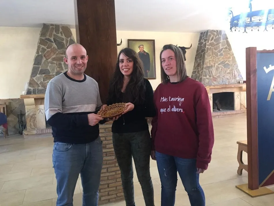 Iván González y Lurdes Vaquero, junto a Miriam Martín