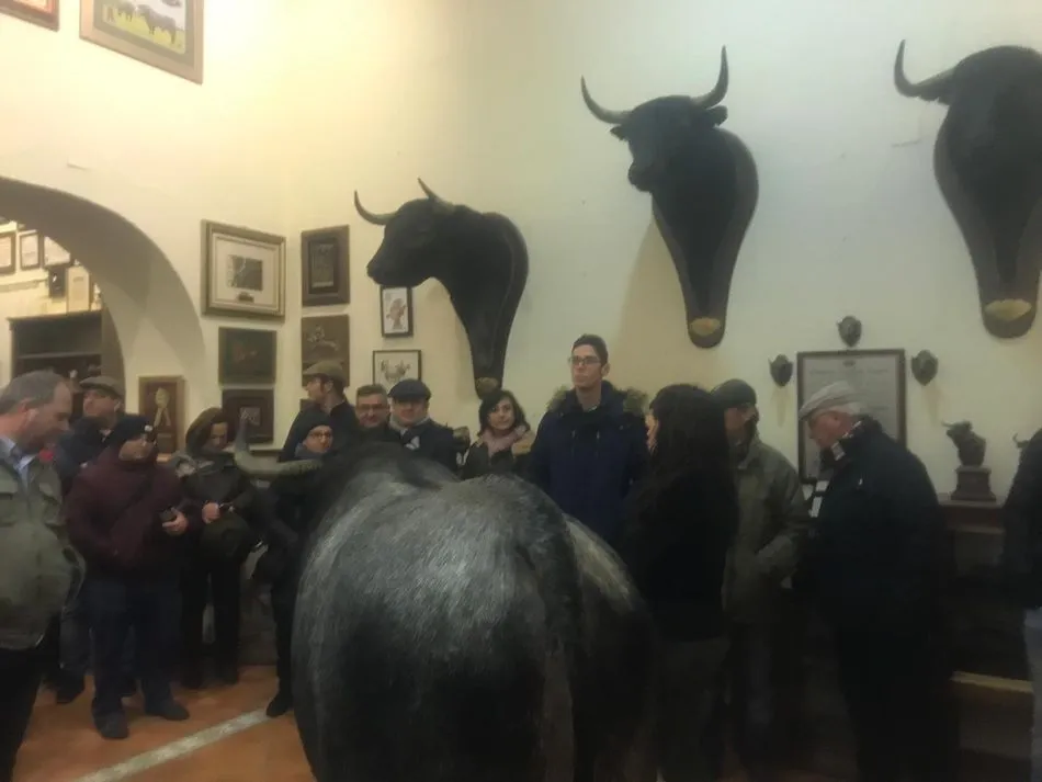 Foto 2 - La &rsquo;15 de Octubre&rsquo; visita la ganader&iacute;a de Victorino Mart&iacute;n