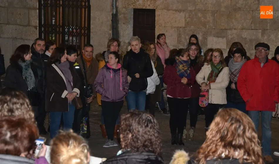 Foto 5 - Un centenar de personas sale a la calle para defender los derechos de las mujeres  