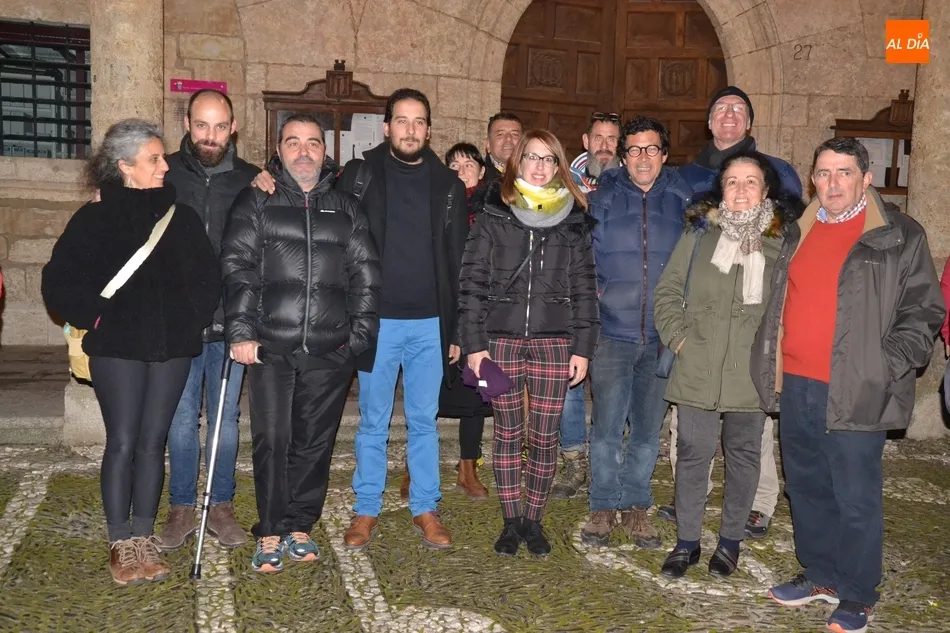 Foto 2 - Un centenar de personas sale a la calle para defender los derechos de las mujeres  