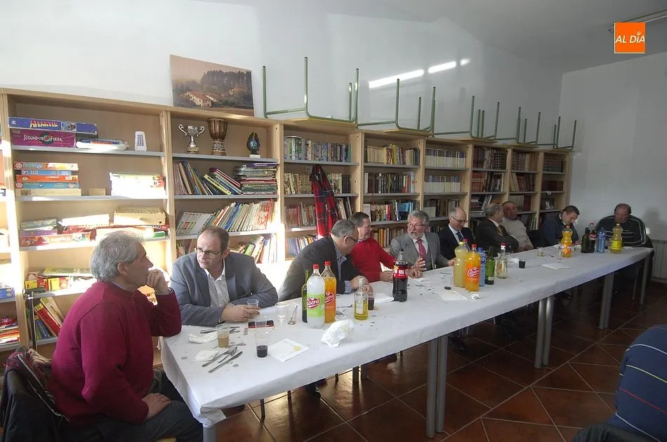 Foto 5 - Casillas de Flores honra a San Mauro con anuncio electoral incluido  