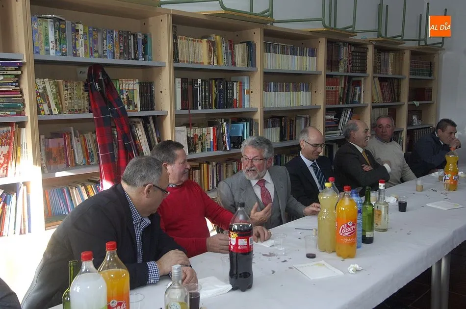 Foto 4 - Casillas de Flores honra a San Mauro con anuncio electoral incluido  