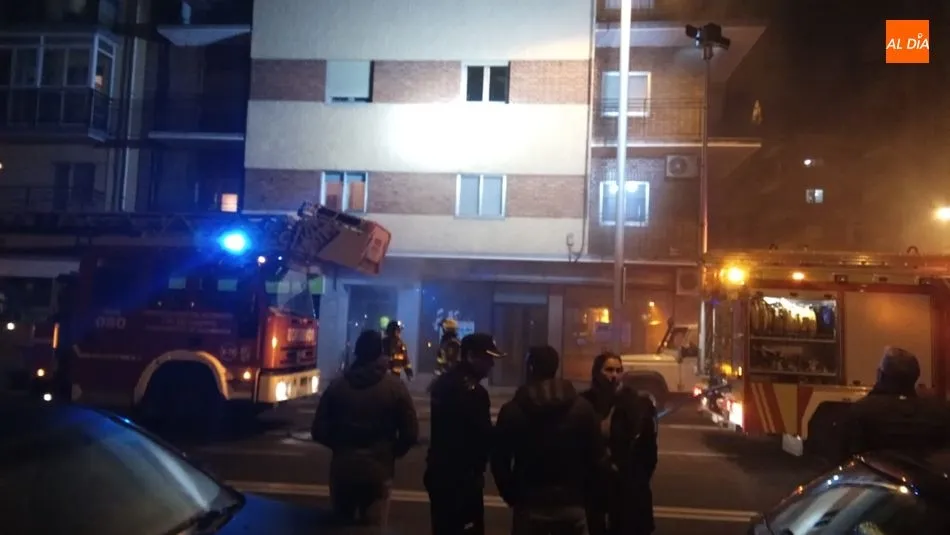 Foto 6 - Sofocado un incendio en el bajo de un edificio de la avenida de Portugal
