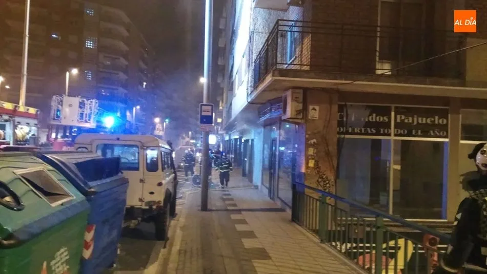 Foto 5 - Sofocado un incendio en el bajo de un edificio de la avenida de Portugal
