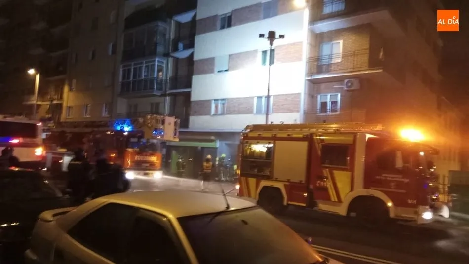 Foto 7 - Sofocado un incendio en el bajo de un edificio de la avenida de Portugal