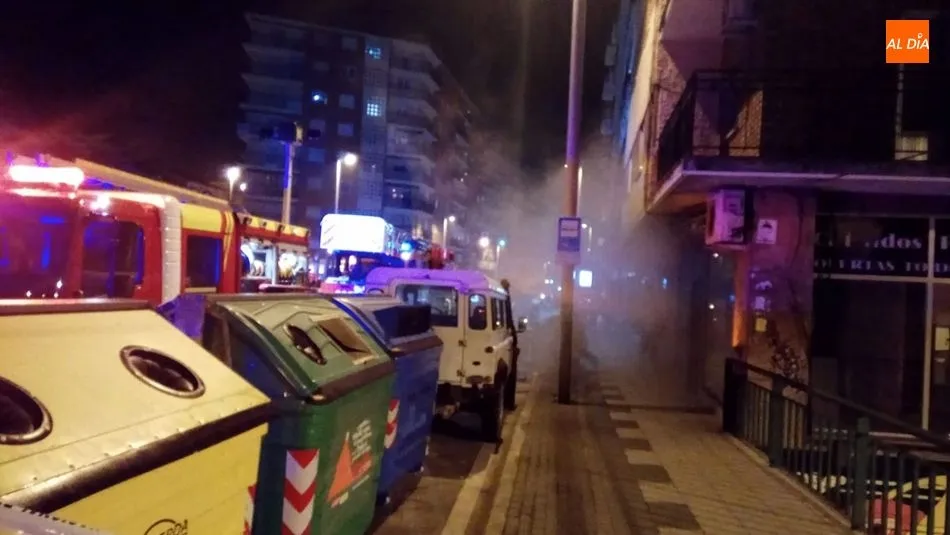 Foto 4 - Sofocado un incendio en el bajo de un edificio de la avenida de Portugal