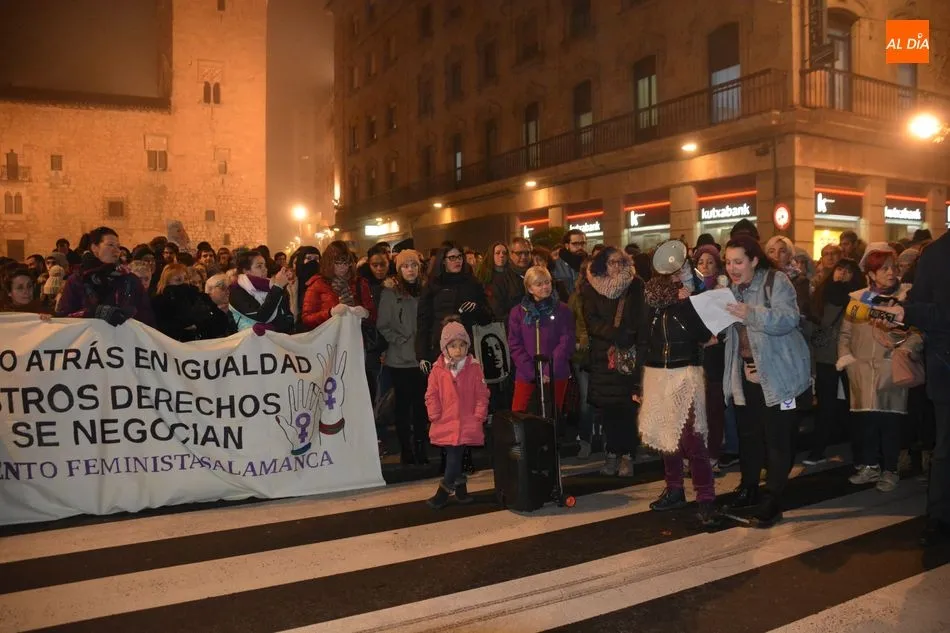 Foto 8 - Salamanca se suma a la marea violeta: Ni un paso atr&aacute;s en igualdad