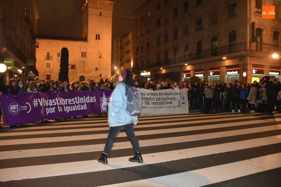 Foto 5 - Salamanca se suma a la marea violeta: Ni un paso atr&aacute;s en igualdad