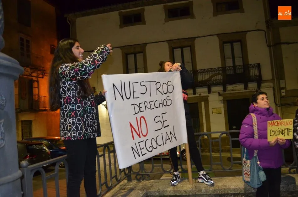Foto 7 - El movimiento feminista bejarano advierte que la ideolog&iacute;a de odio es fruto de una sociedad...