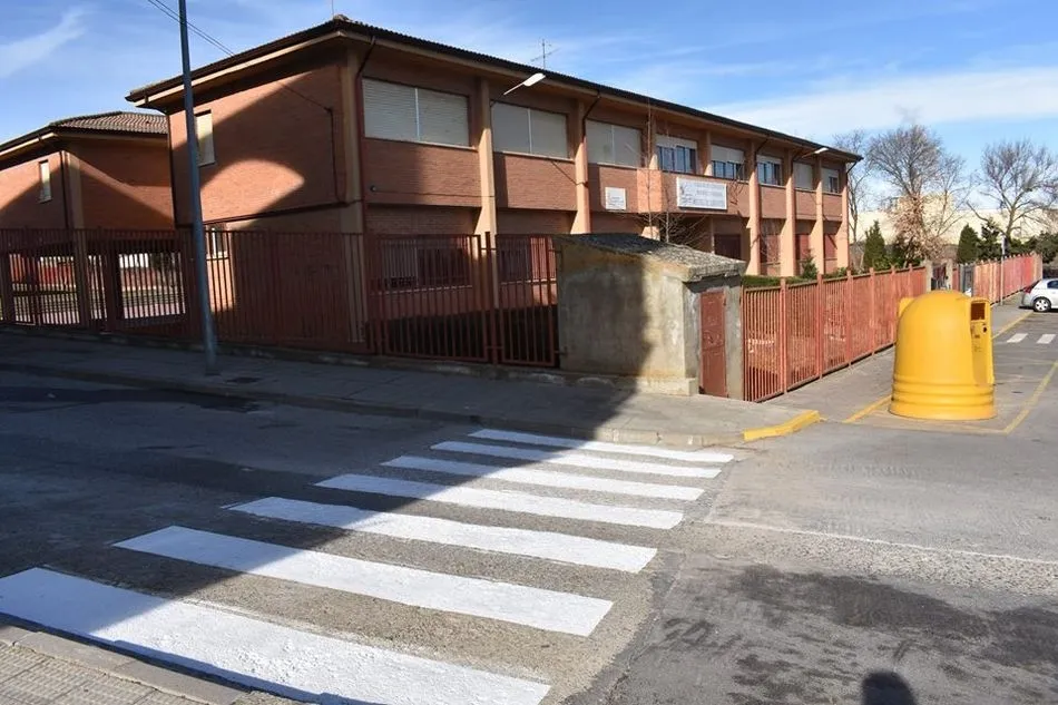 Nuevo paso de cebra junto al colegio Miguel de Cervantes