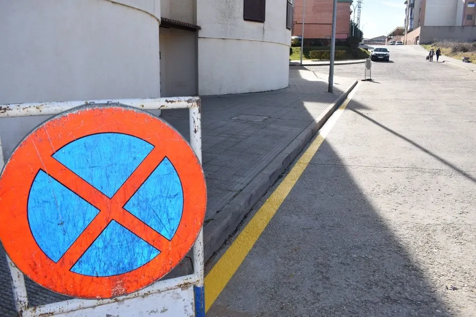 Foto 2 - Un nuevo paso de cebra mejora la seguridad vial junto al colegio Miguel de Cervantes