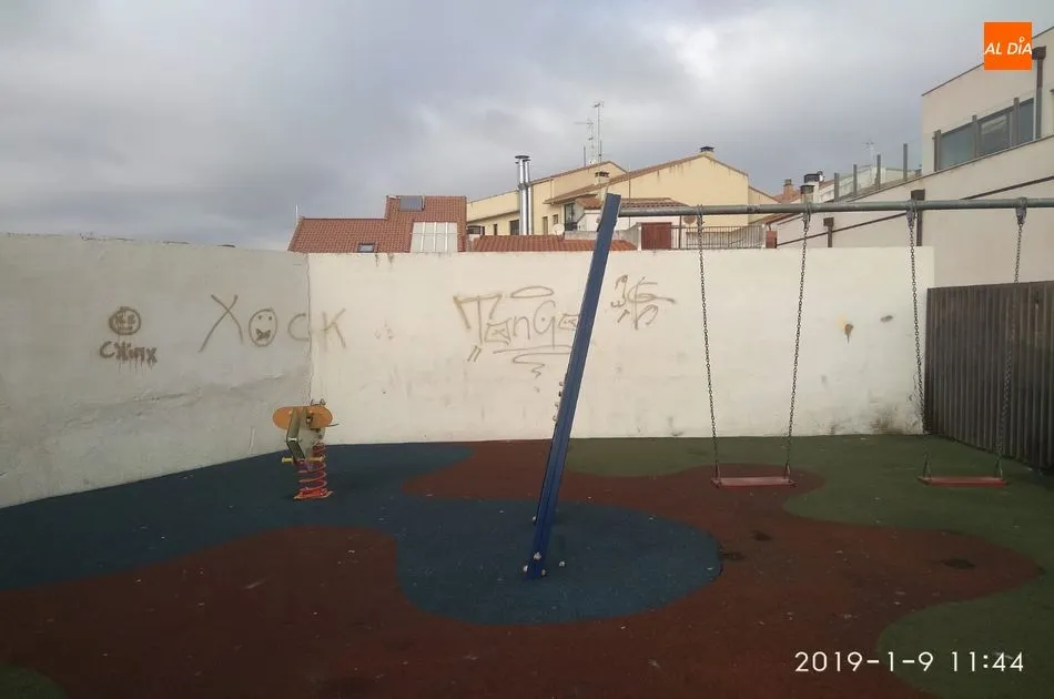 Foto 6 - Suciedad y pintadas, la triste imagen del Multiusos