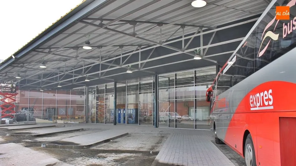 Foto 4 - La reforma de la estaci&oacute;n de autobuses comienza a dejar entrever su nueva imagen
