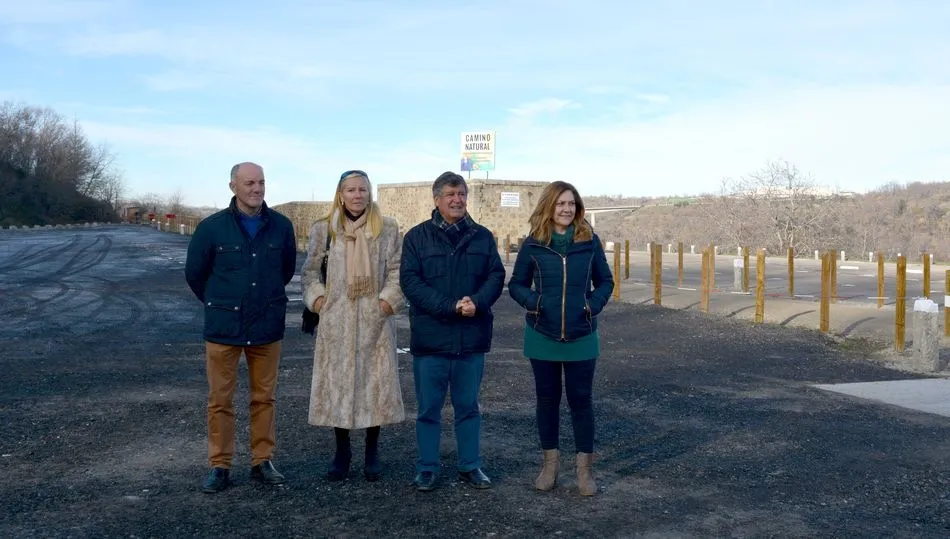 Nueva zona de aparcamiento y lavado de coches y bicicletas