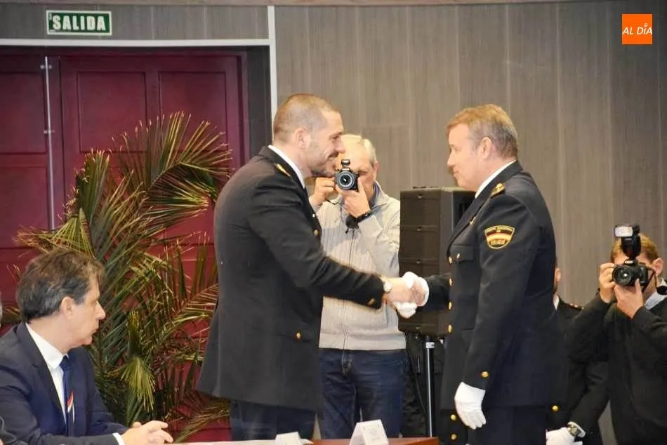 Foto 7 - La Polic&iacute;a Nacional concede 13 condecoraciones al M&eacute;rito y Dedicaci&oacute;n