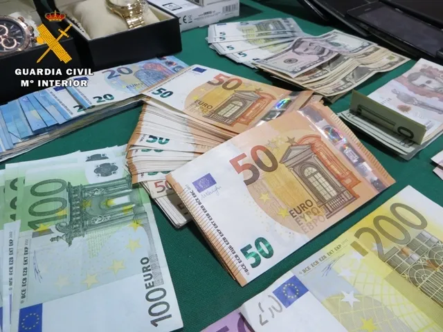 Foto 2 - Desarticulada una red por defraudar 2,7 millones con falsas contrataciones y portabilidades...