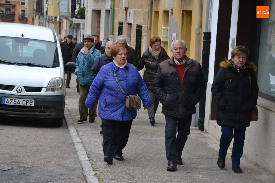 Foto 5 - San Ant&oacute;n bendice en San Andr&eacute;s a seis perros antes de procesionar por las calles del barrio  
