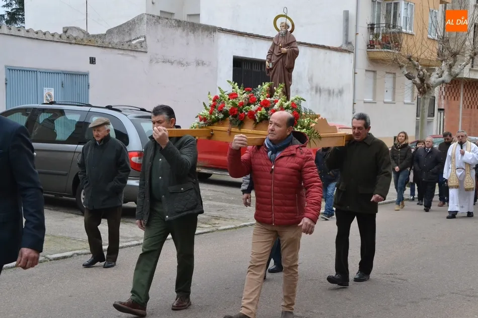 Foto 6 - San Ant&oacute;n bendice en San Andr&eacute;s a seis perros antes de procesionar por las calles del barrio  