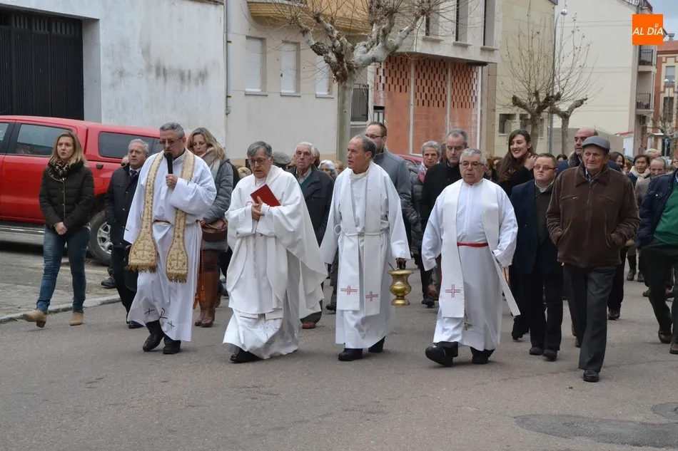 Foto 4 - San Ant&oacute;n bendice en San Andr&eacute;s a seis perros antes de procesionar por las calles del barrio  