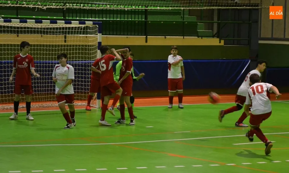 Foto 9 - El III Infantil A se impone al C en el derby fraticida de apertura del finde deportivo  