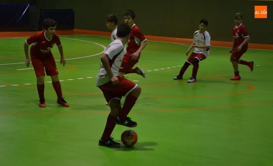 Foto 5 - El III Infantil A se impone al C en el derby fraticida de apertura del finde deportivo  