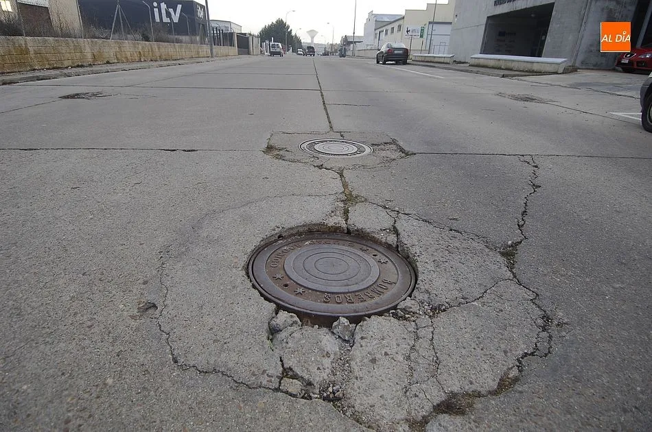 Foto 10 - Industriales del Pol&iacute;gono Las Vi&ntilde;as se re&uacute;nen con el PP para exponer las m&uacute;ltiples deficiencias ...