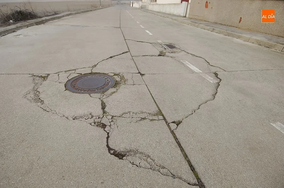 Foto 4 - Industriales del Pol&iacute;gono Las Vi&ntilde;as se re&uacute;nen con el PP para exponer las m&uacute;ltiples deficiencias ...