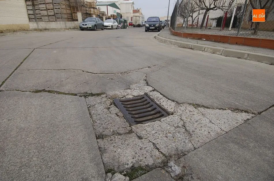 Foto 3 - Industriales del Pol&iacute;gono Las Vi&ntilde;as se re&uacute;nen con el PP para exponer las m&uacute;ltiples deficiencias ...