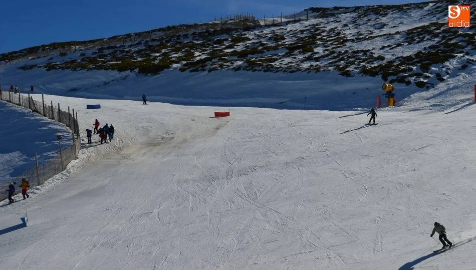 El Espacio i llevará a una veintena de jóvenes a disfrutar de la nieve en la Sierra de Béjar  