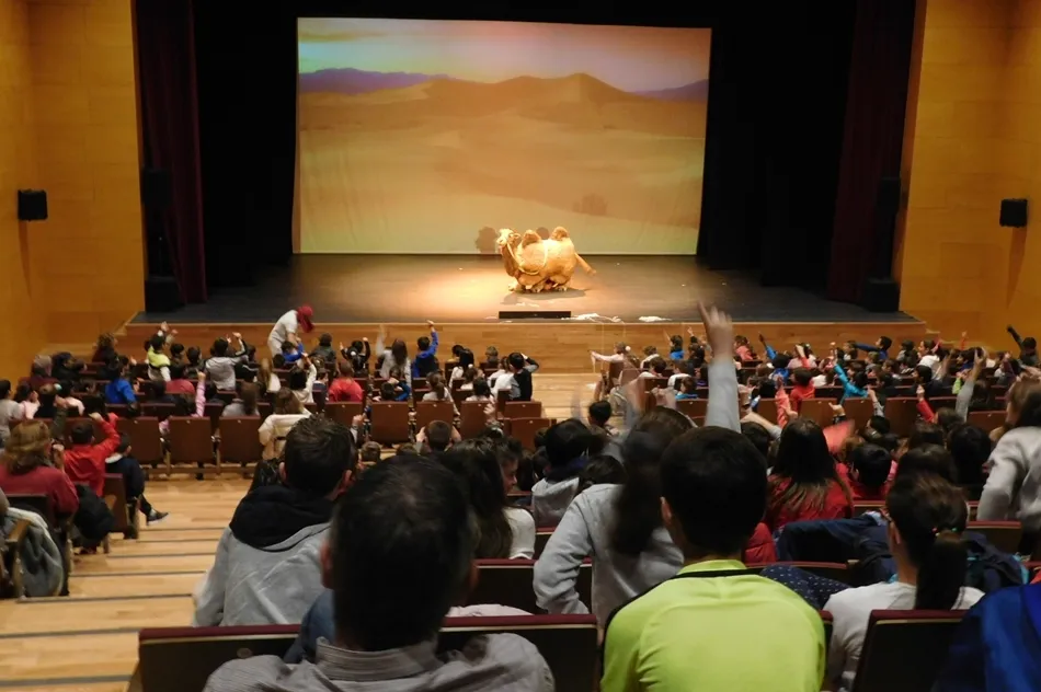 Foto 4 - Los alumnos de Primaria de Villares de la Reina descubren las aventuras de &lsquo;El Mundo Lirondo&rsquo;