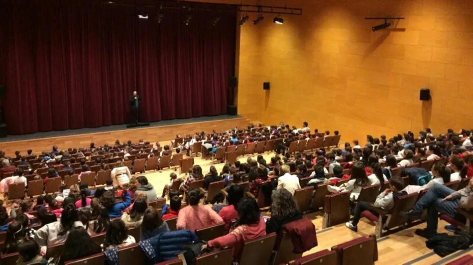 Foto 3 - Los alumnos de Primaria de Villares de la Reina descubren las aventuras de &lsquo;El Mundo Lirondo&rsquo;