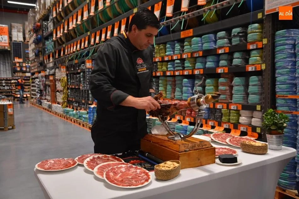 Foto 5 - Bricomart se presenta a los profesionales en la cuenta atr&aacute;s para su inauguraci&oacute;n