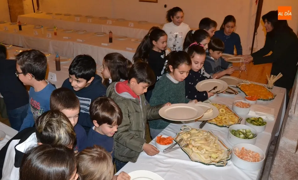 Foto 6 - Los ni&ntilde;os mirobrigenses muestran en el Parador su pasi&oacute;n por la cocina  