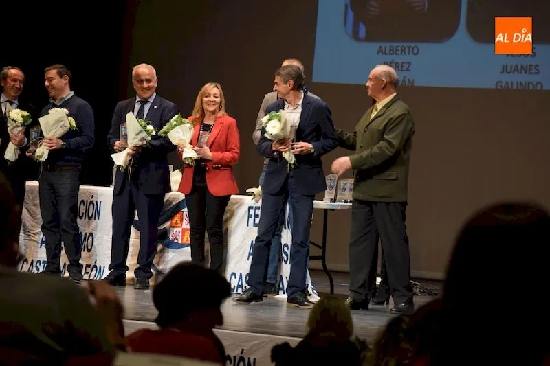Foto 11 - La Delegaci&oacute;n Salmantina de Atletismo reconoce a los mejores atletas de la pasada temporada