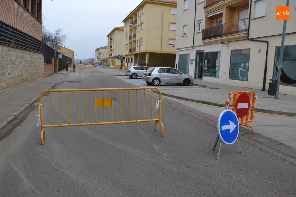 Foto 5 - El Paseo de Carmelitas permanece cortado al tr&aacute;fico tras una aver&iacute;a en las tuber&iacute;as  