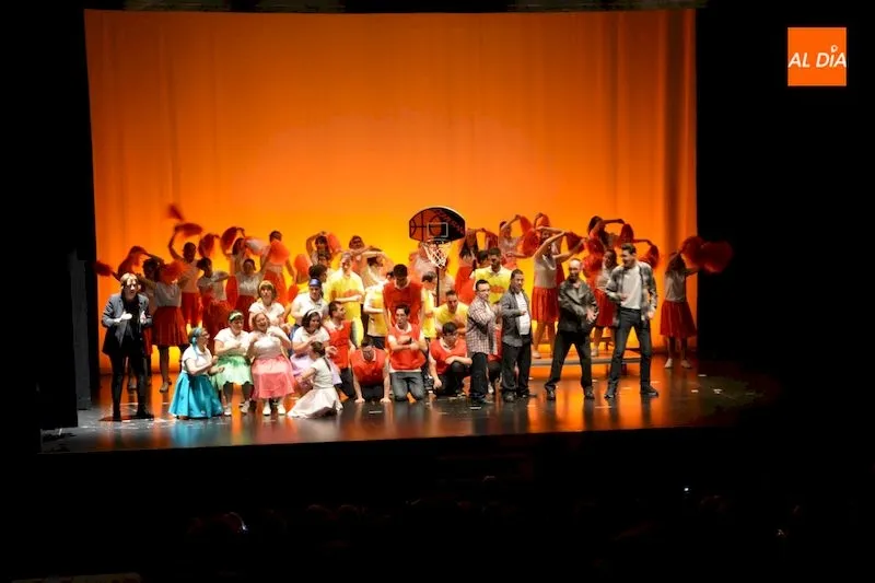 Foto 3 - La Fundaci&oacute;n AVIVA deslumbra con su adaptaci&oacute;n de &lsquo;Grease&rsquo;