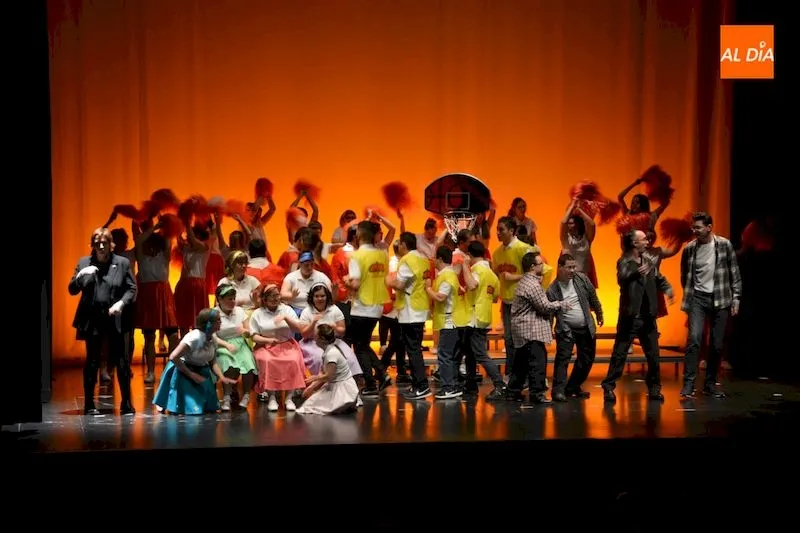 Foto 2 - La Fundaci&oacute;n AVIVA deslumbra con su adaptaci&oacute;n de &lsquo;Grease&rsquo;