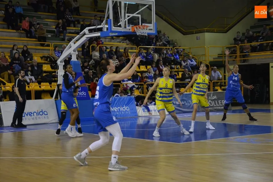 Foto 4 - La Liga y el Cad&iacute; La Seu &lsquo;arreglan&rsquo; los males del Perfumer&iacute;as Avenida (71-48)