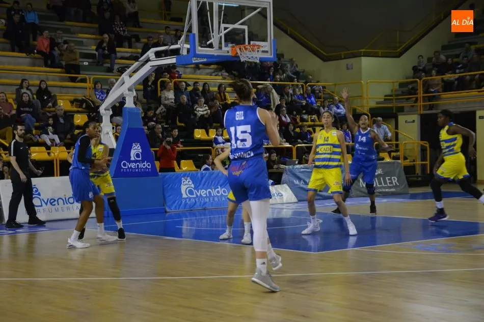 Foto 3 - La Liga y el Cad&iacute; La Seu &lsquo;arreglan&rsquo; los males del Perfumer&iacute;as Avenida (71-48)