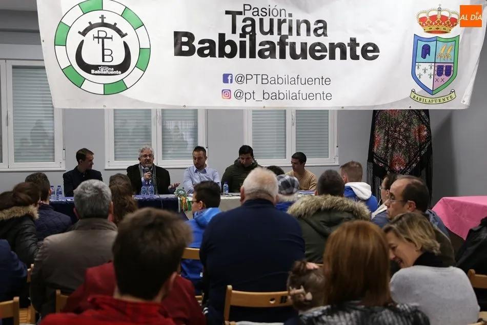 Numerosos aficionados acudieron al acto de presentación